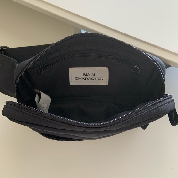 Aritzia Main Character Classic Waistpack - Picture 3 of 4
